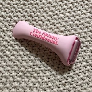 The Skinny Confidential Pink Facial Roller